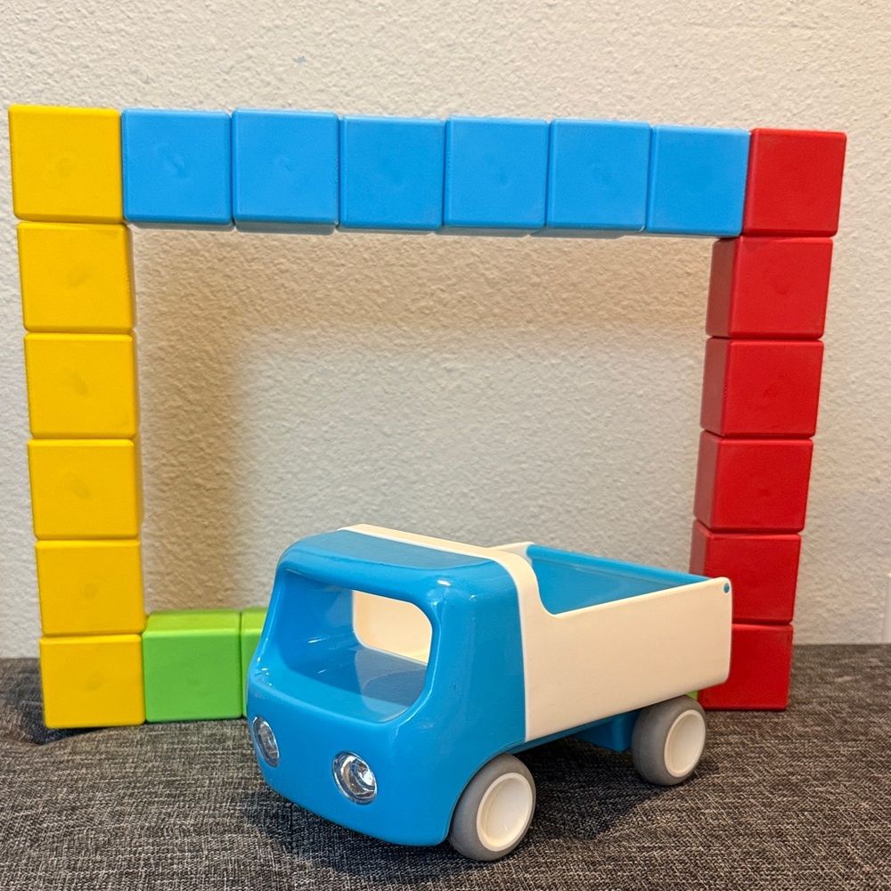 Geomag Magicube set of 24 and Kid-o Tip truck